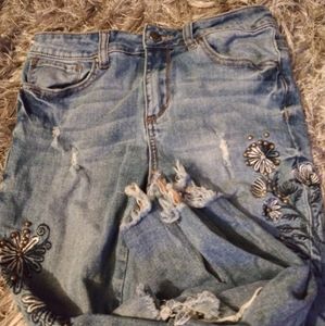 Cut up jeans with print